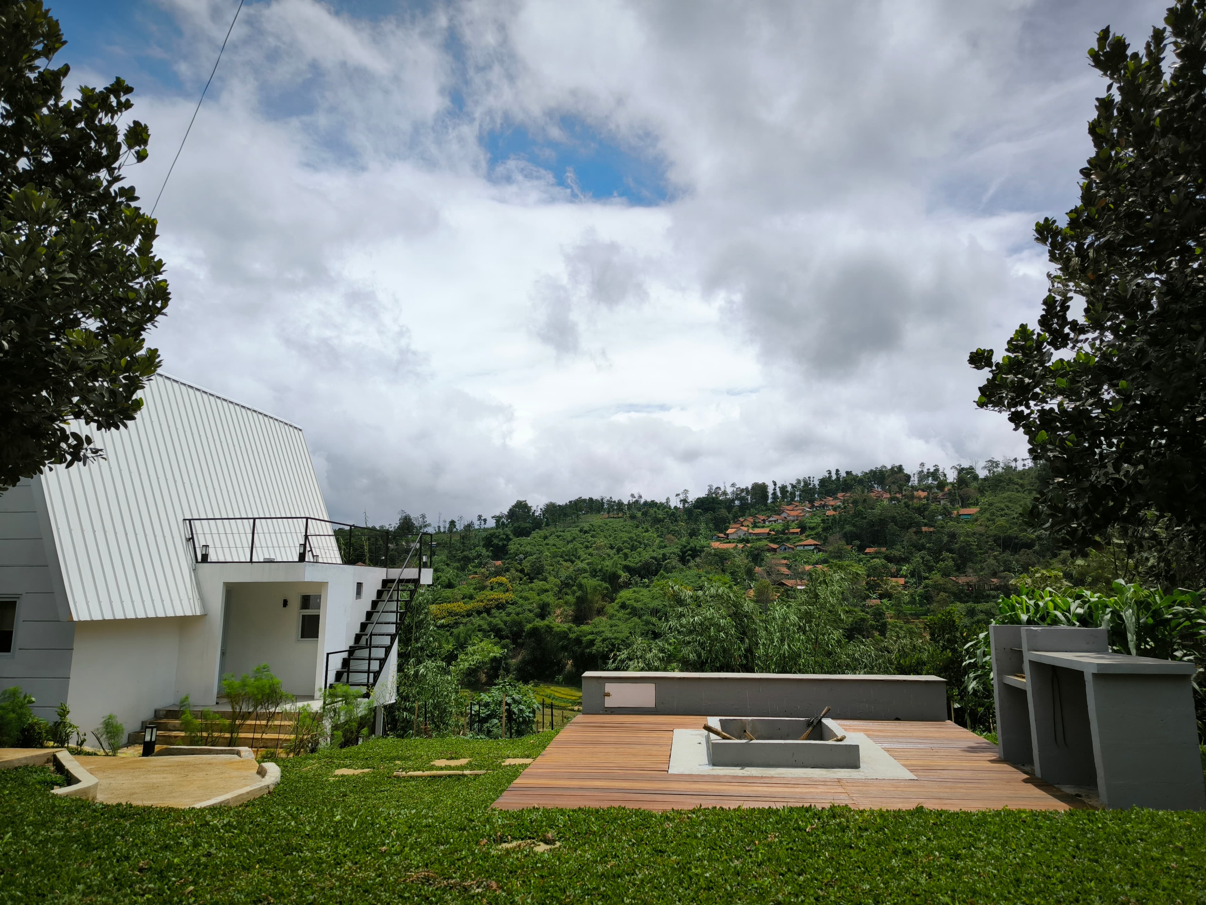 Weisses Gartenhaus - 3